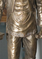 Burns statuette detail